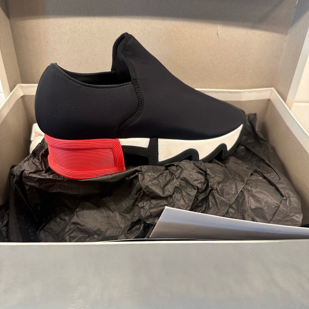 IRi Sneakers